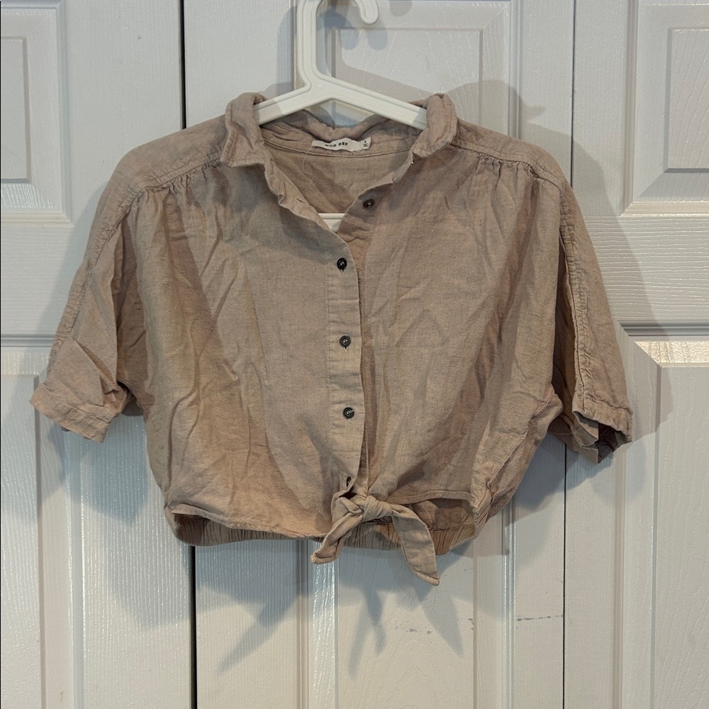Mod Ref Tan Button-Up Cropped Shirt
